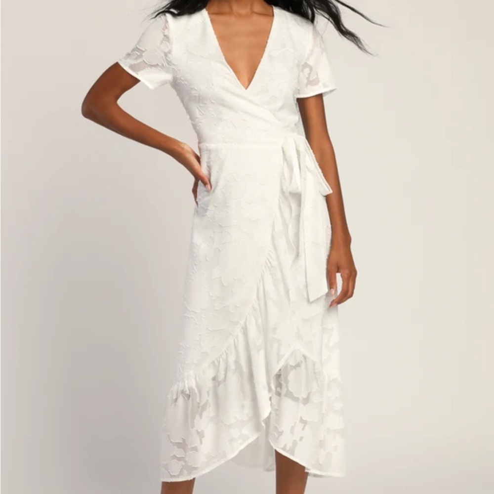 NWT Lulu’s White Short Sleeve Wrap Midi Dress